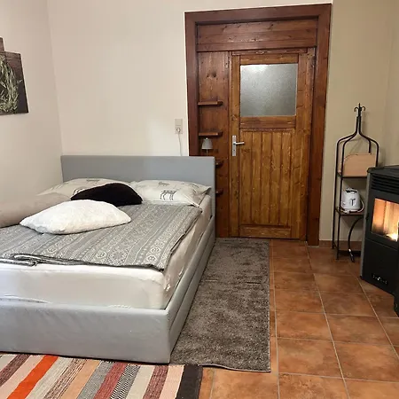Miniferienwohnung Fuer Unkompliziertes Naturliebhaberpaerchen Apartman Payerbach